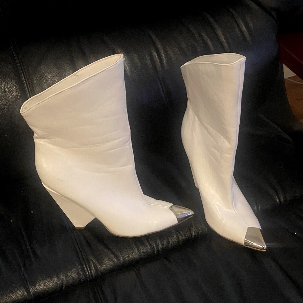 Fashionnova White ankle boots silver cap toe never worn only tried on size 8.5